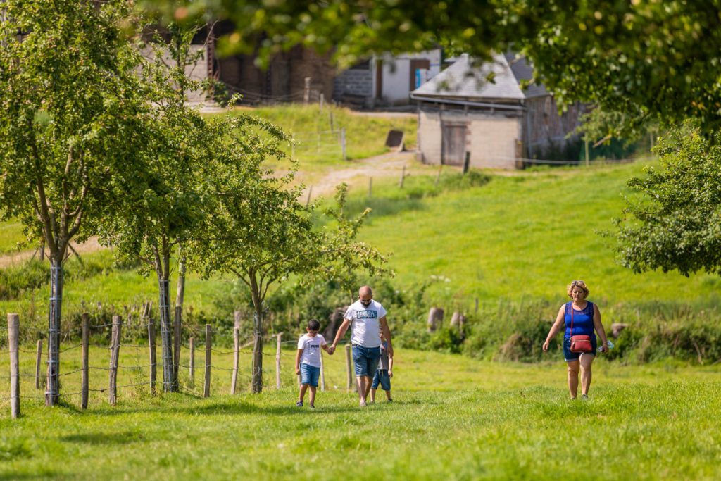 Famille à la ferme du Lieu Roussel