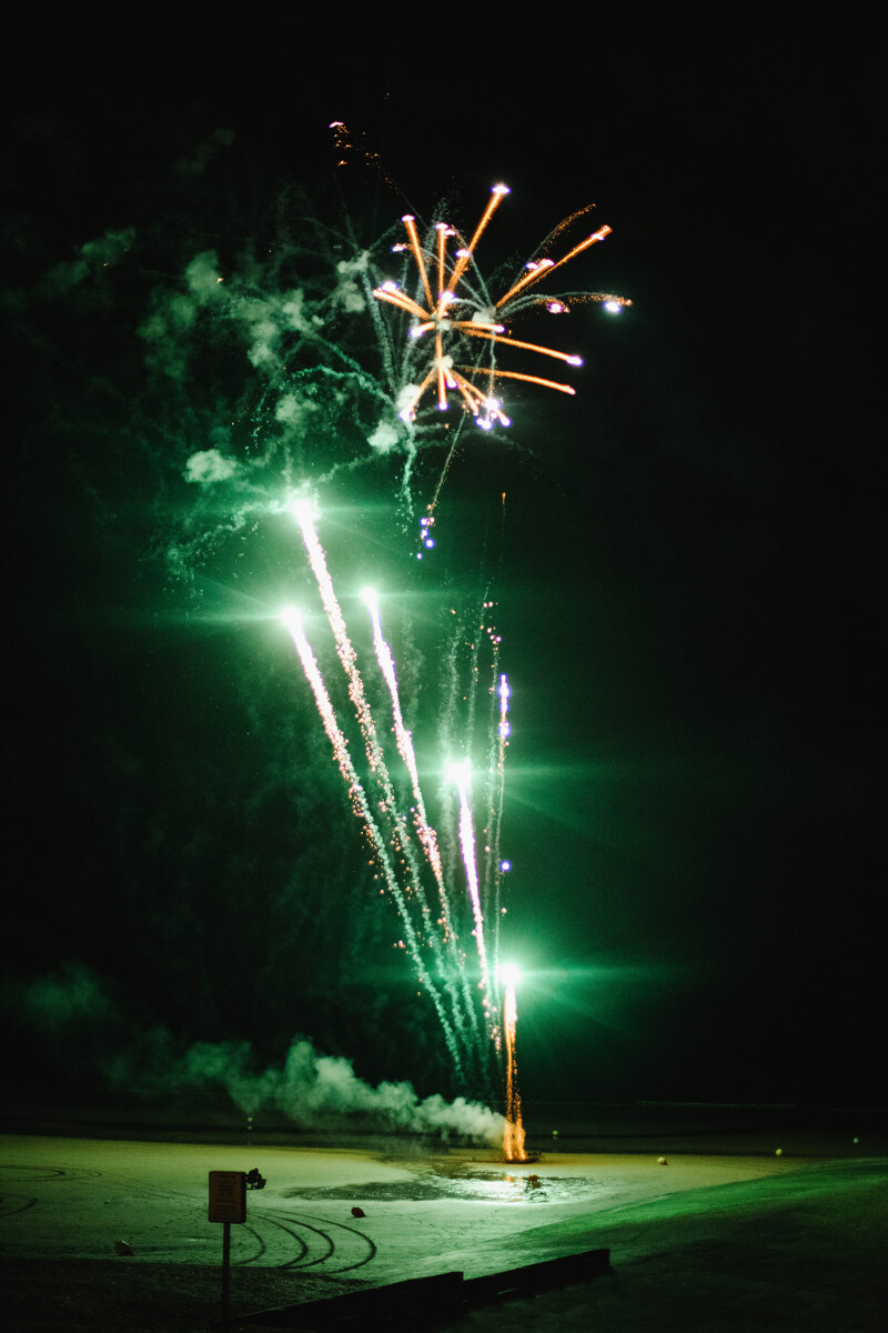 Feu d'artifices diner sur la digue
