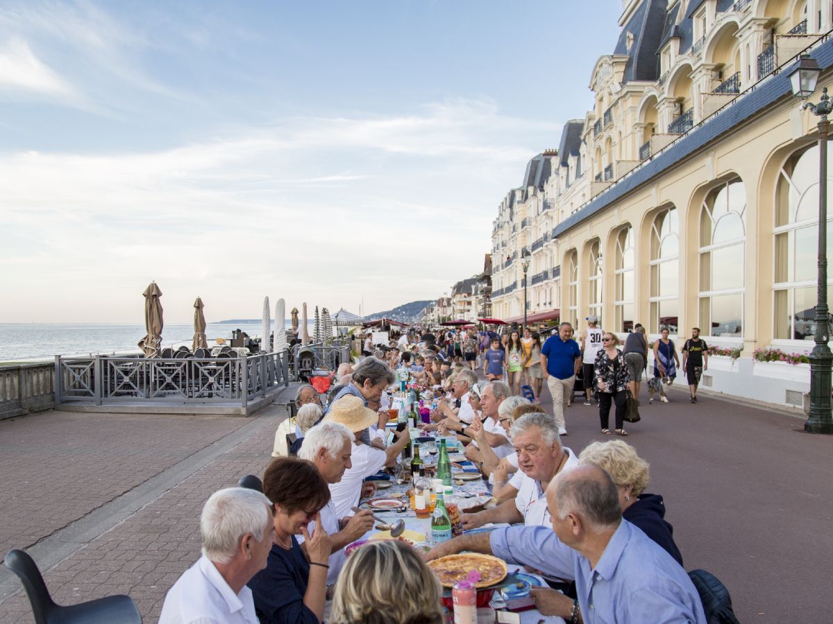 Abendessen auf dem Deich