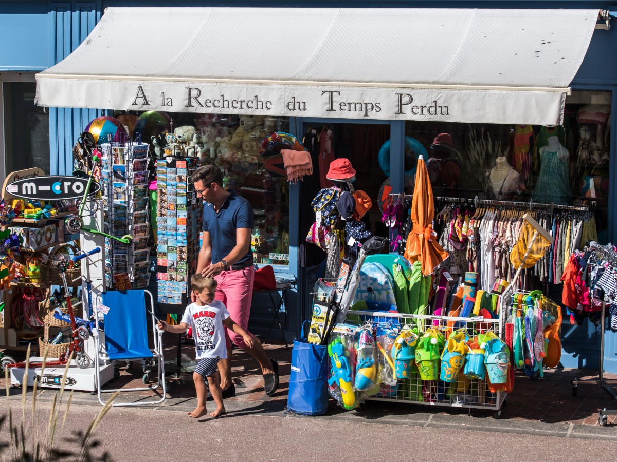 Boutique jeux de plage à Cabourg - À la Recherche du Temps Perdu