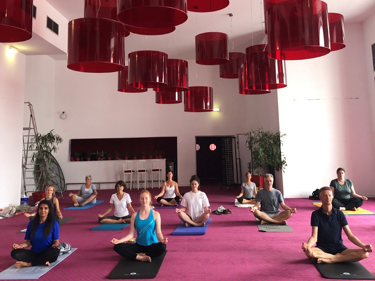 Hatha yoga met Sharon Walia